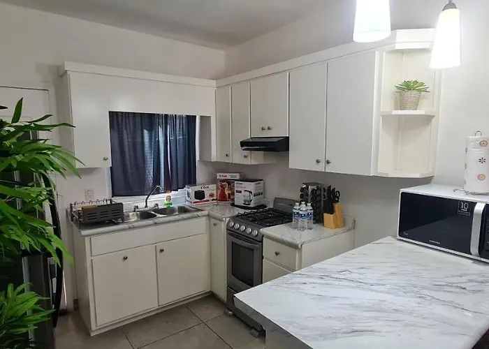 Gated And Very Secured White House 6 Mins From The Beach